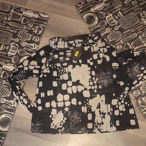 bryn Walker Tops - Bryn Walker Black & White Long-sleeved Cowl Neck 100% Organic Cotton Size Medium